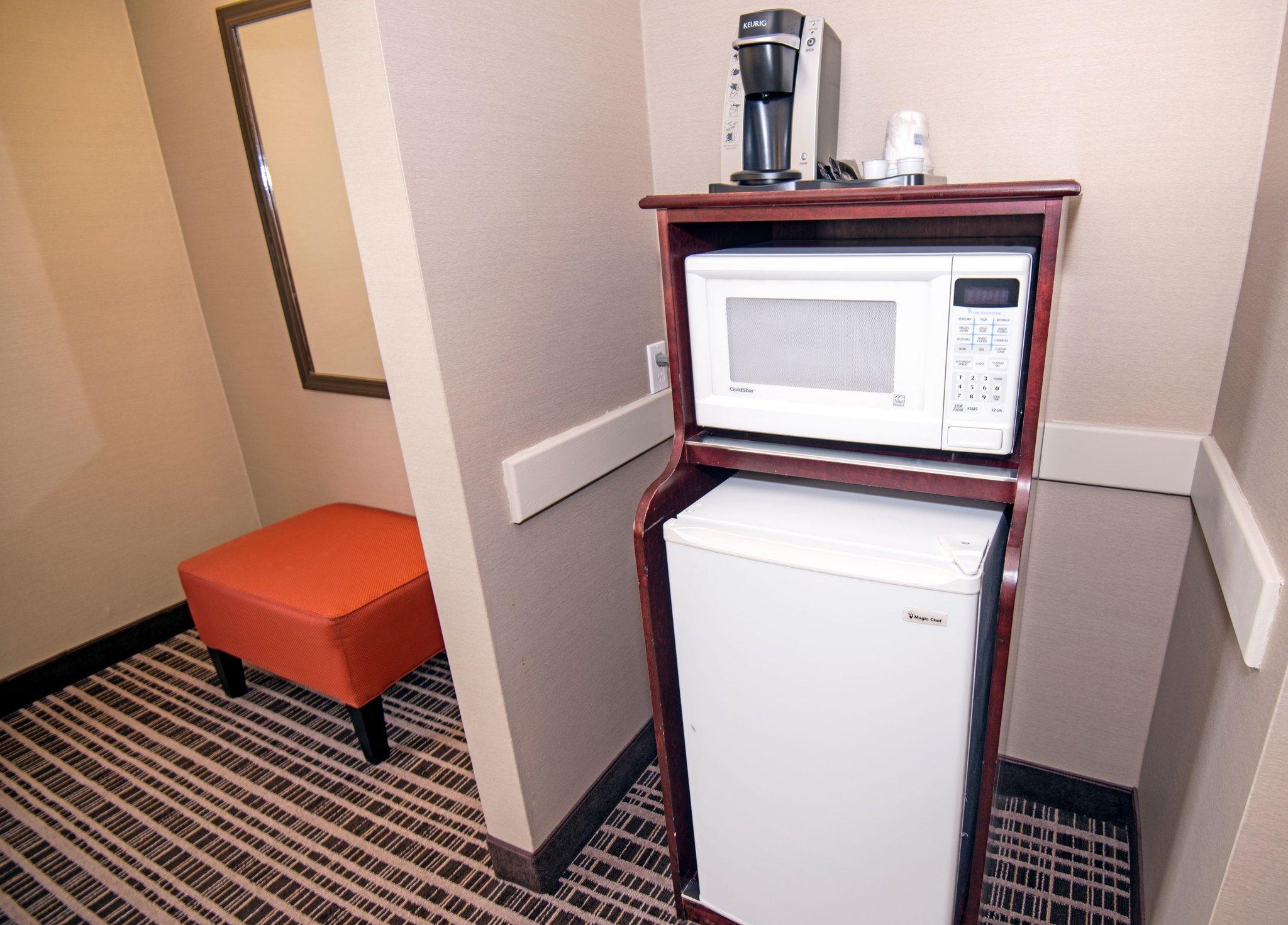 Holiday Inn Express Red Deer By Ihg Eksteriør billede
