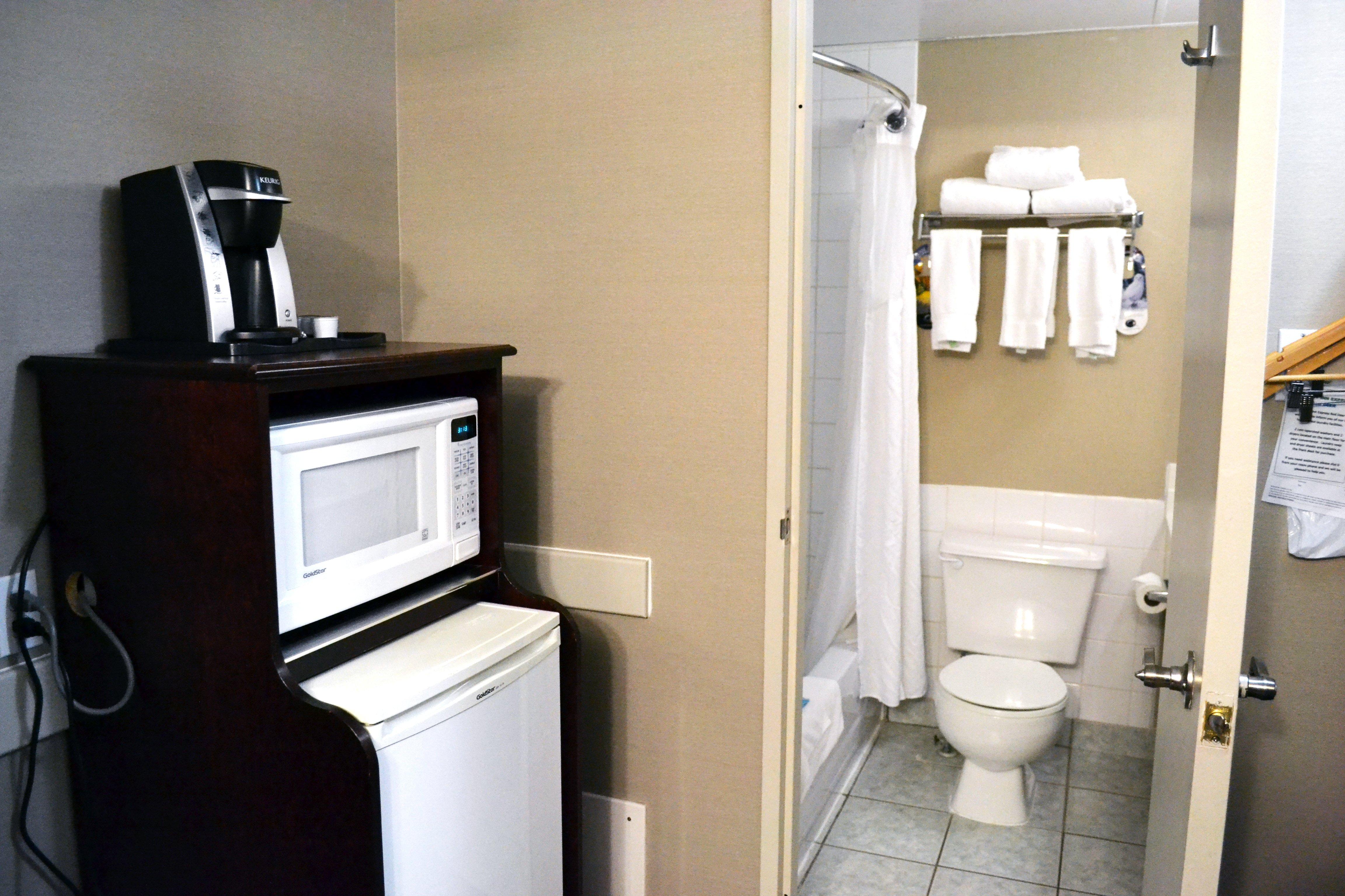 Holiday Inn Express Red Deer By Ihg Eksteriør billede