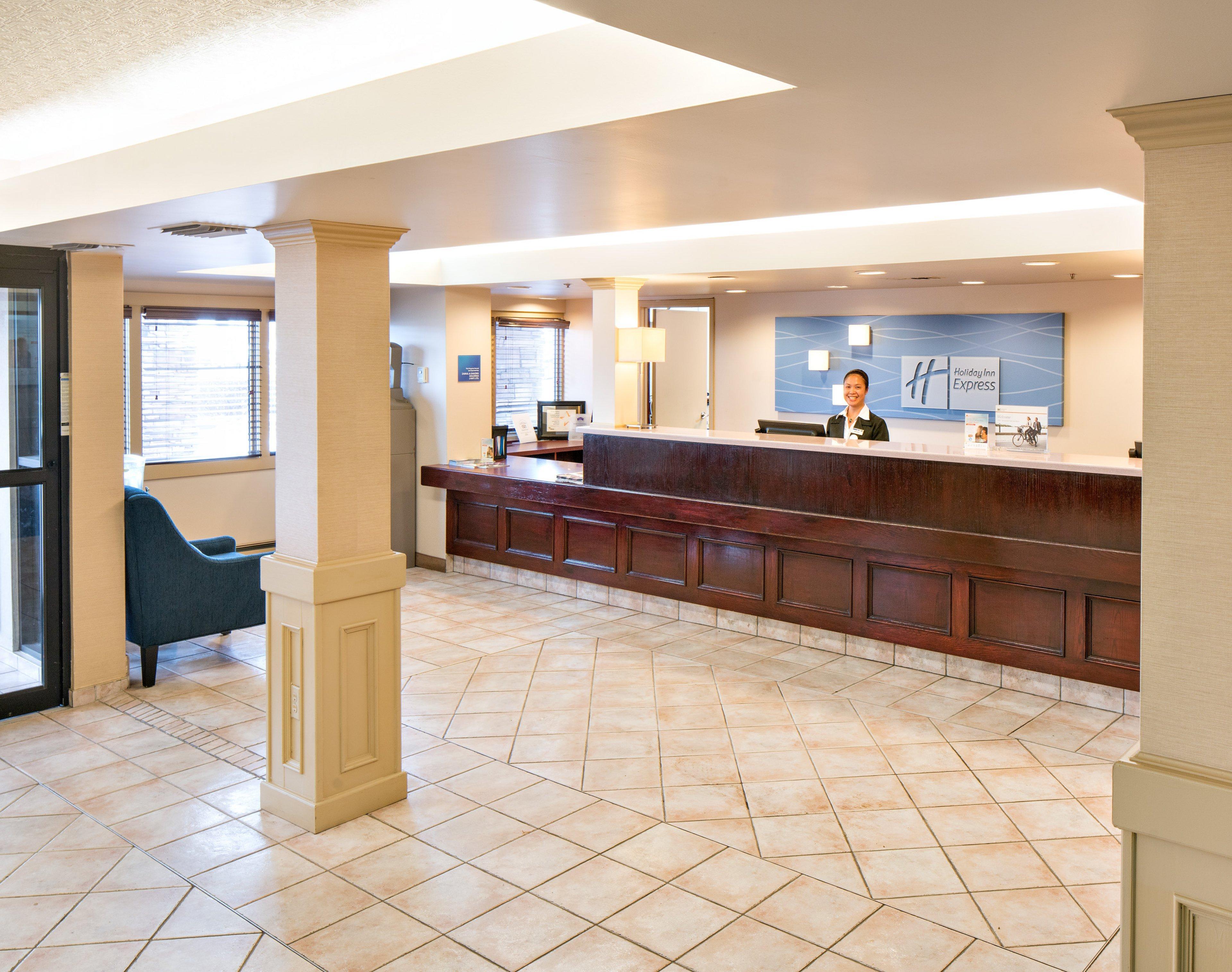 Holiday Inn Express Red Deer By Ihg Eksteriør billede