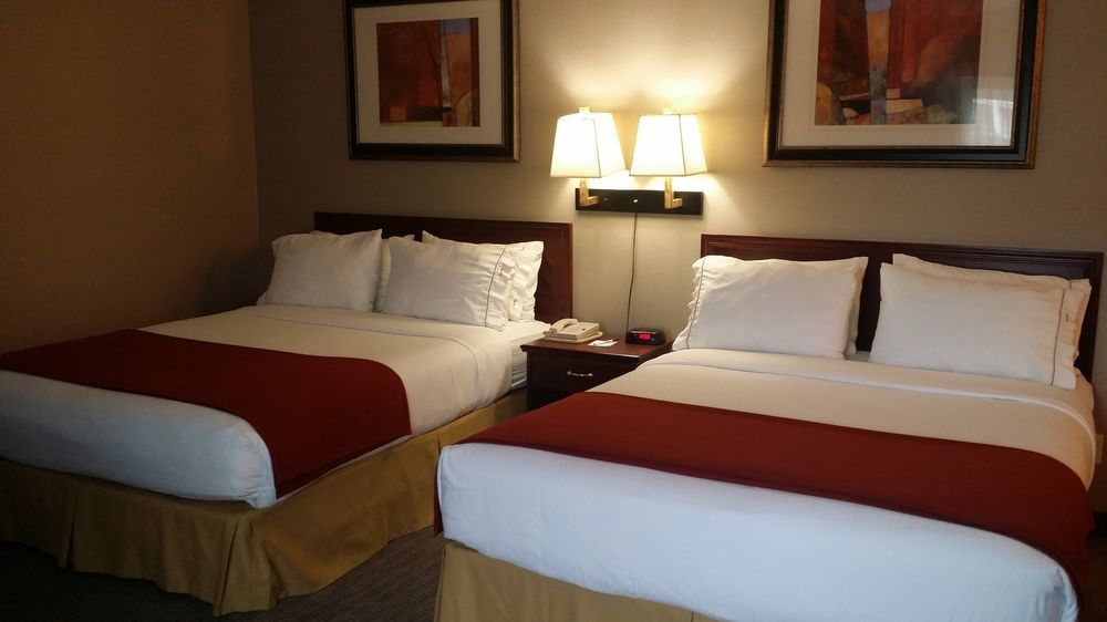 Holiday Inn Express Red Deer By Ihg Eksteriør billede