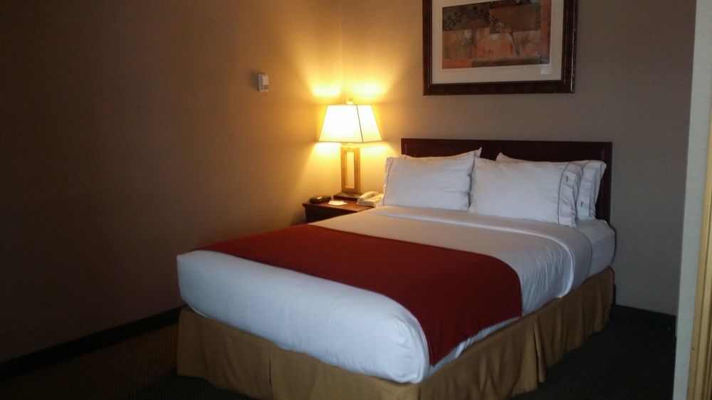 Holiday Inn Express Red Deer By Ihg Eksteriør billede