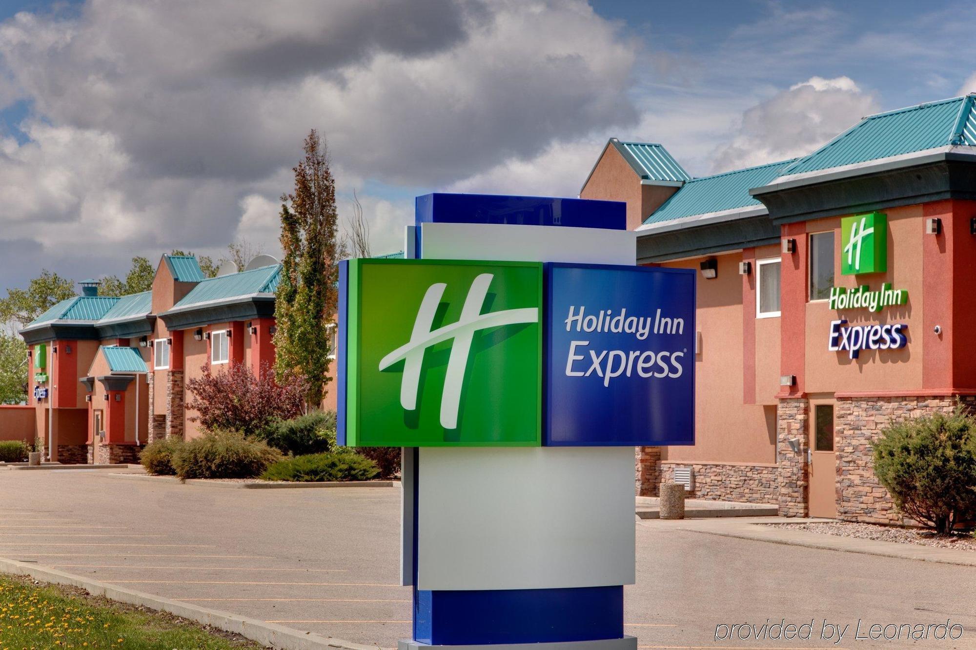 Holiday Inn Express Red Deer By Ihg Eksteriør billede