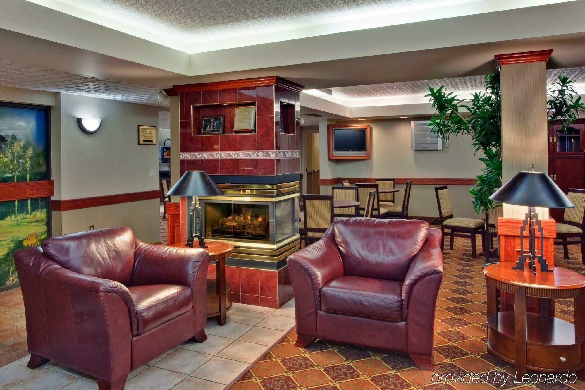 Holiday Inn Express Red Deer By Ihg Eksteriør billede
