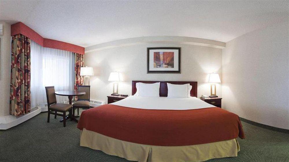 Holiday Inn Express Red Deer By Ihg Eksteriør billede